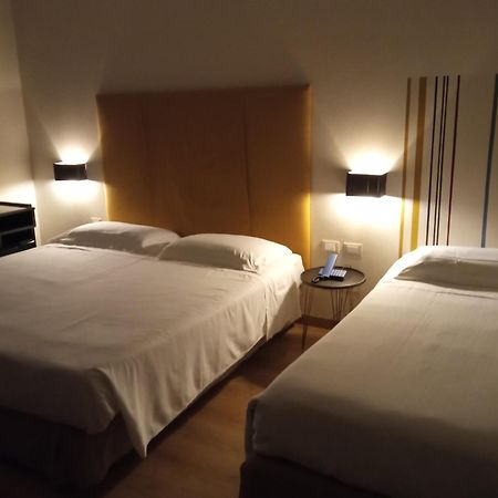 Hotel Touring Livorno Esterno foto