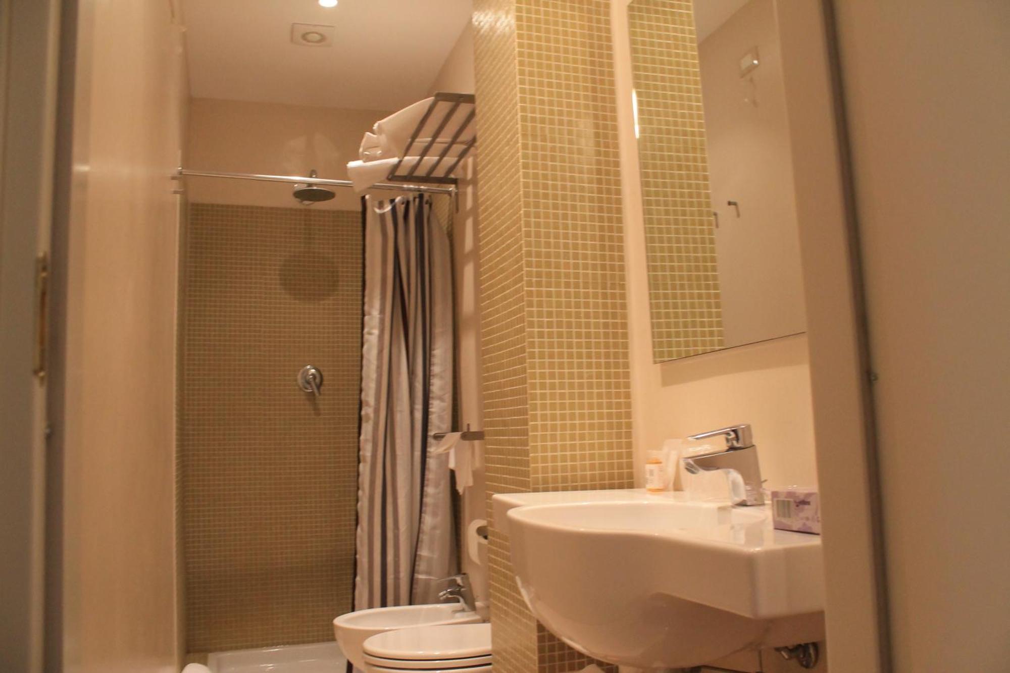 Hotel Touring Livorno Esterno foto