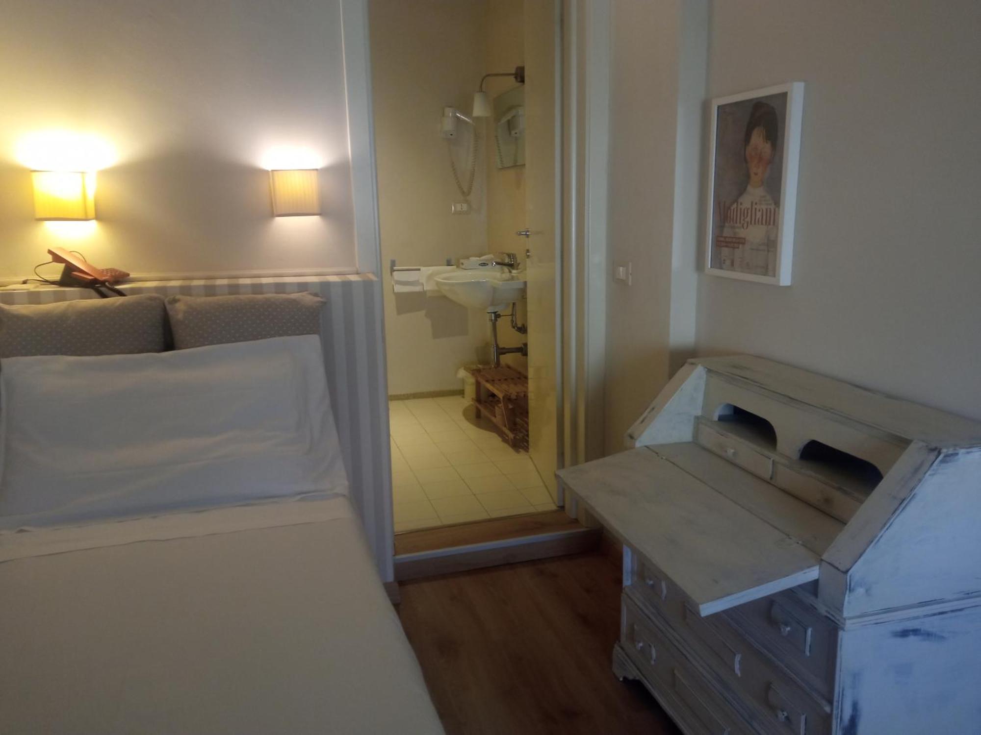 Hotel Touring Livorno Esterno foto